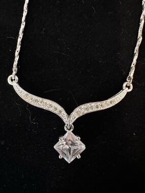 Avon Silver Tone Clear Rhinestone Pendant Elegant Necklace